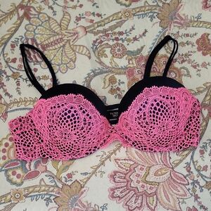 Victoria's Secret Black and Pink Lace Padded Underwire Bra Size 34C  Like New!
